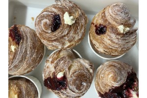 Bramble Cream Cruffin