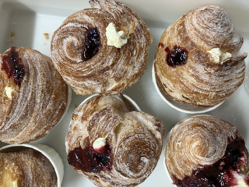 Bramble Cream Cruffin